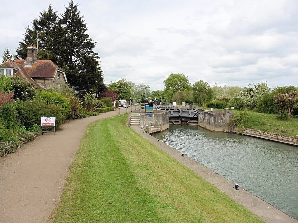 Thames Path: Godstow to Swinford