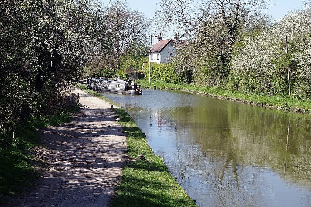 Grand Union Canal: Marsworth to Tring Reservoirs