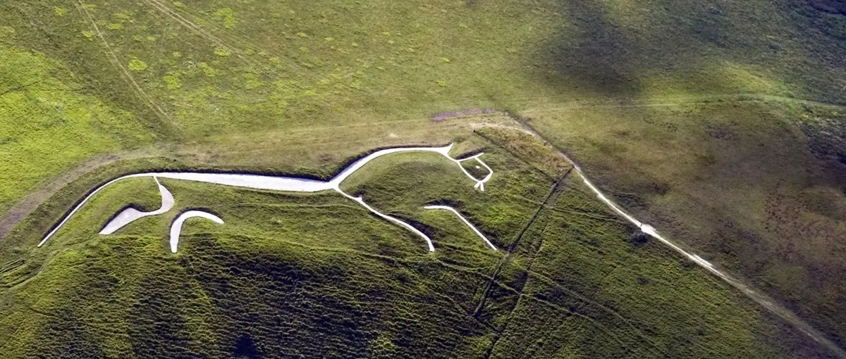 Uffington Castle - White Horse and Dragon Hill