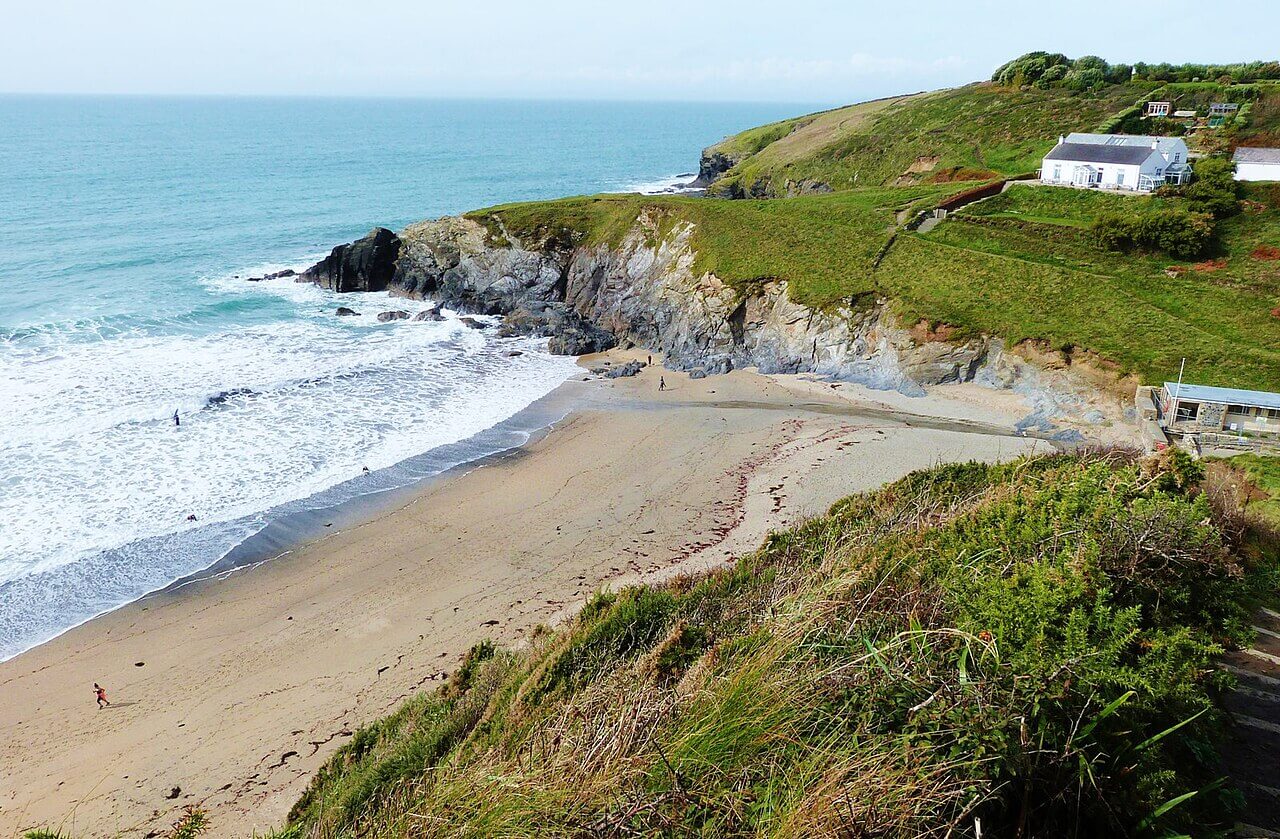 Mullion Cove Beach