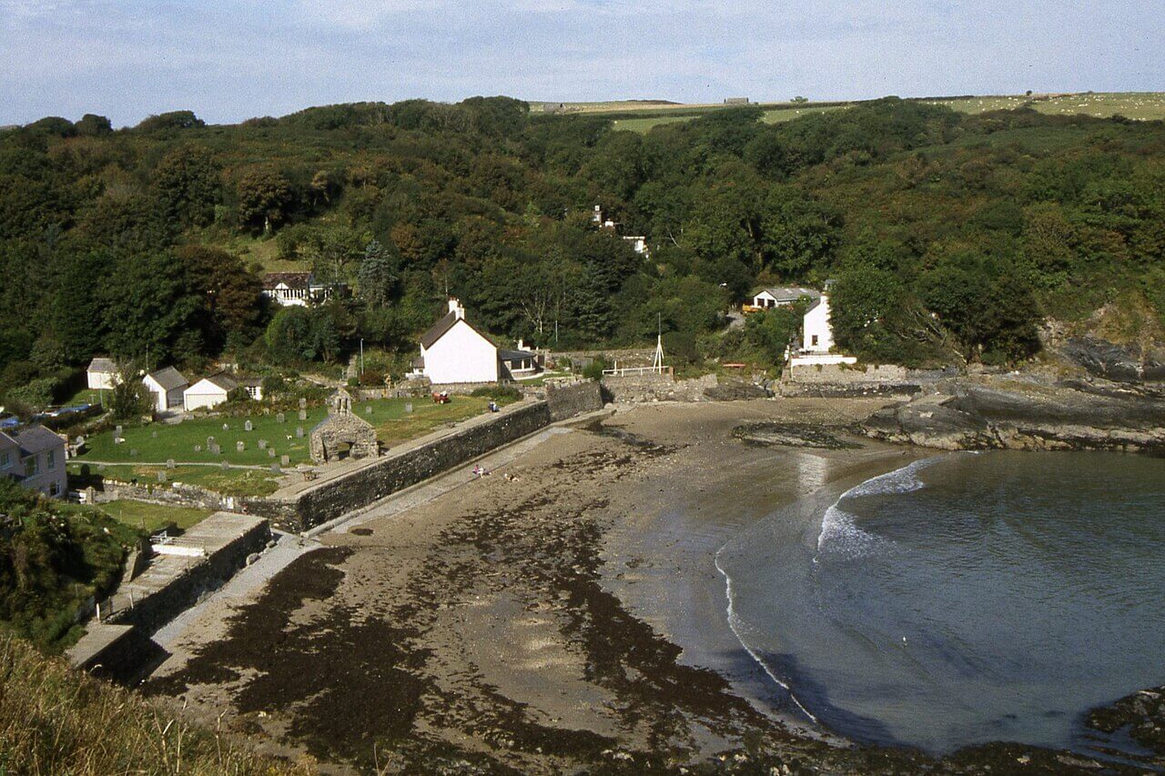 Cwm yr Eglwys Beach