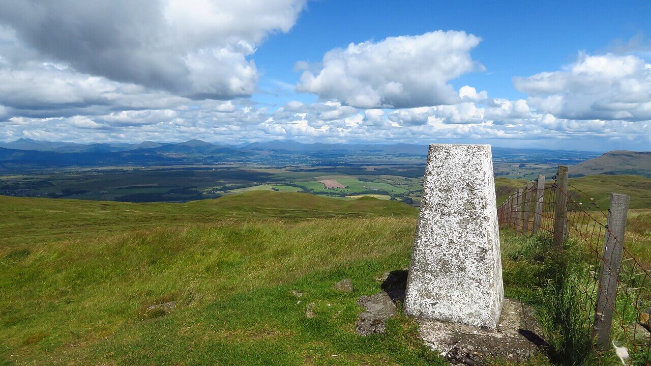 Campsie Fells: Earl's Seat from Crow Road