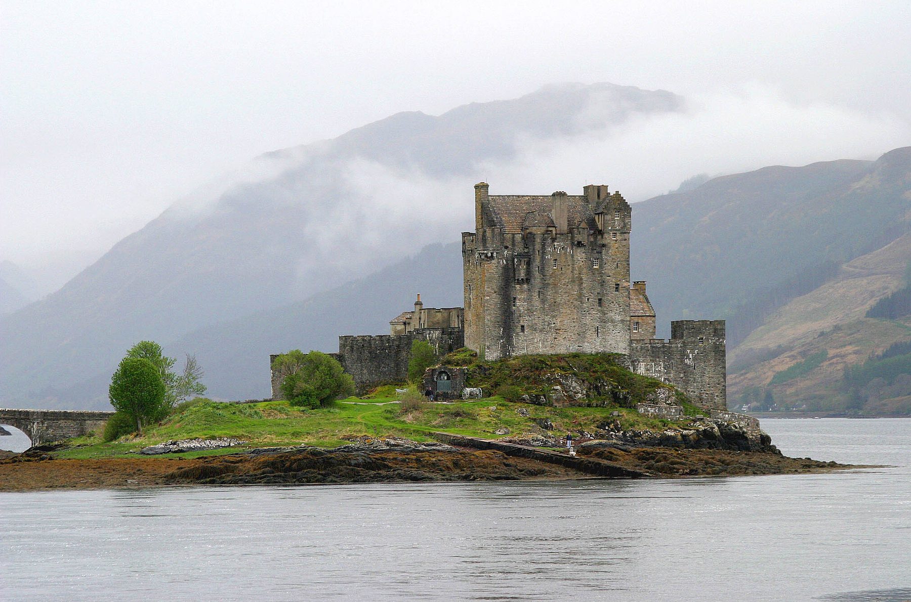 Eilean Donan Castle and Loch Duich Shore Walk