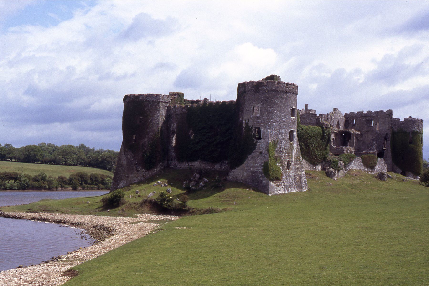 Pembrokeshire: Carew Castle and Riverside Walk
