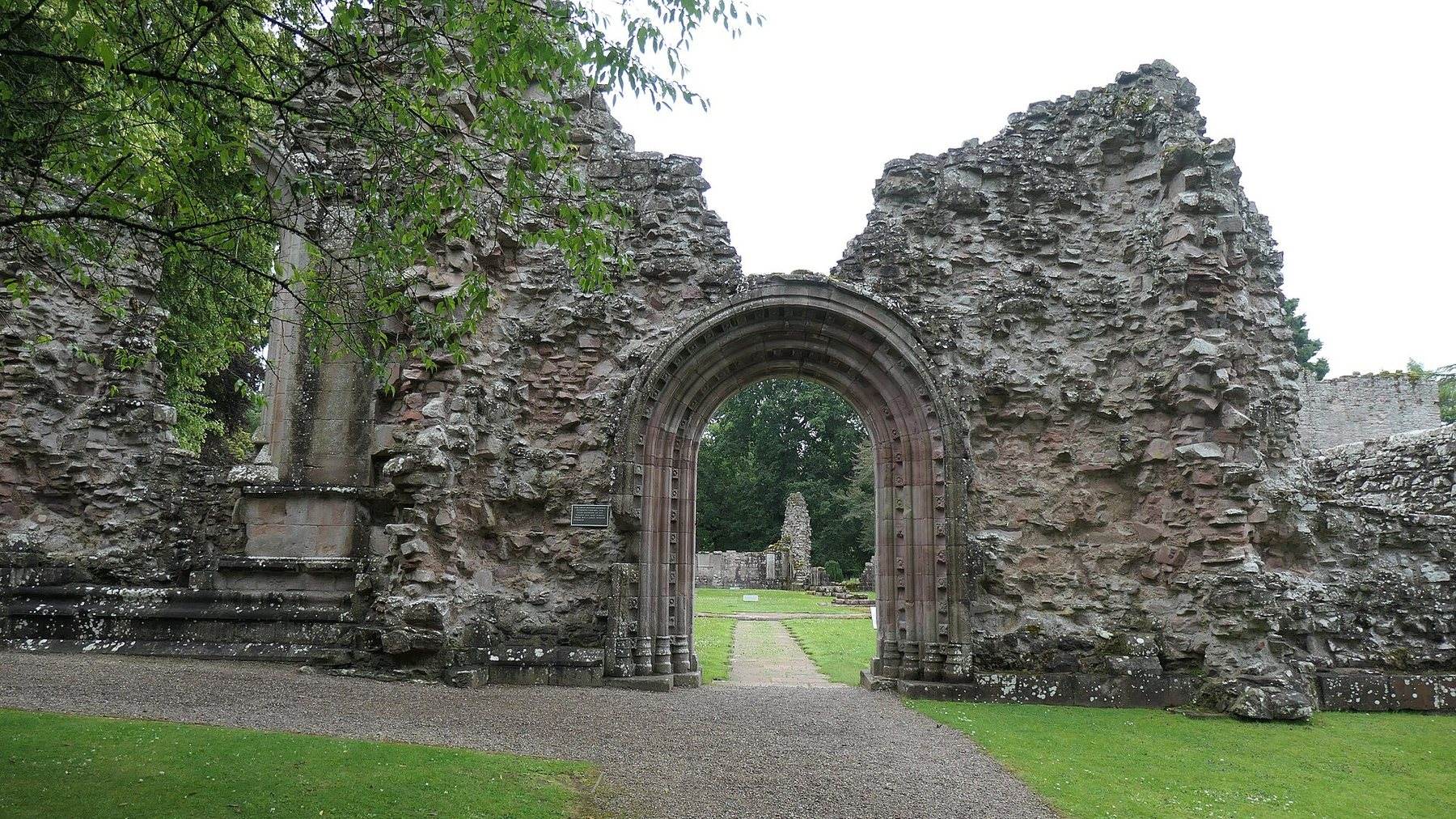 Dryburgh Abbey, the Tweed and the Wallace Statue