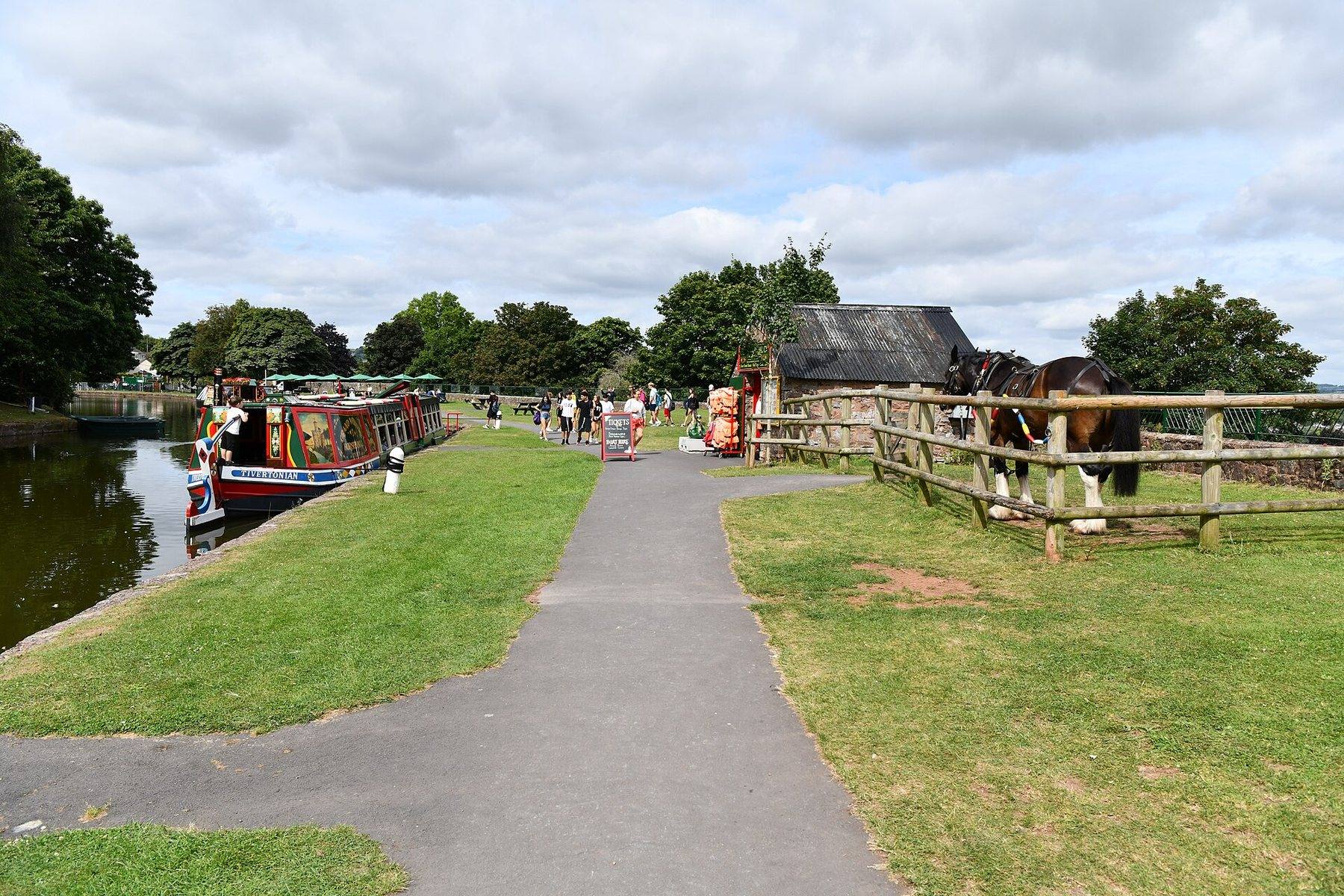 Grand Western Canal: Tiverton Canal Basin to Manley Bridge